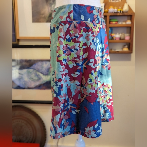 REI Northway Floral Womens SZ M A-line Skirt Stretch Red Blue Green - Picture 8 of 10